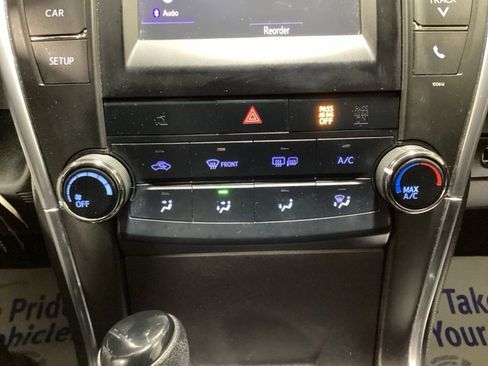 Used 2017 Toyota Camry XLE image 27