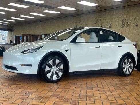 Used 2021 Tesla Model Y Long Range image 4