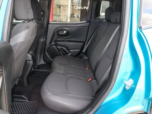 Used 2022 Jeep Renegade Altitude image 8