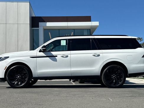 New 2026 Lincoln Navigator L Reserve w/ Jet Appearance Package AWD/4WD image 6
