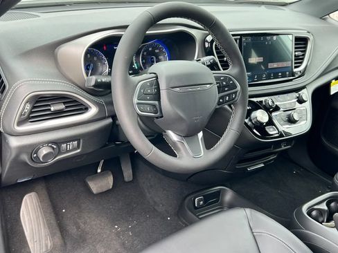 New 2027 Chrysler Pacifica Select AWD/4WD image 17