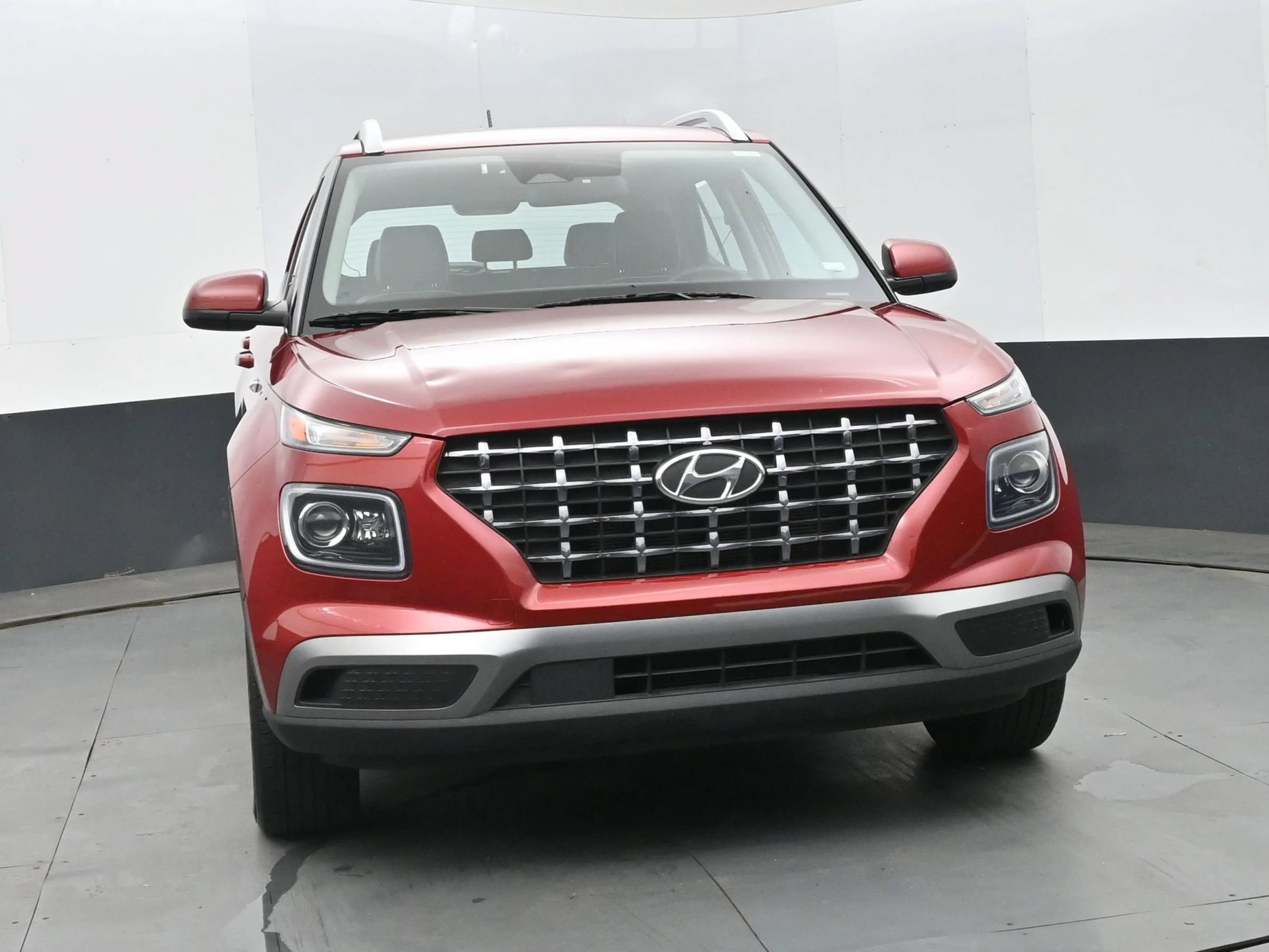 Used 2025 Hyundai Venue Limited FWD image 3