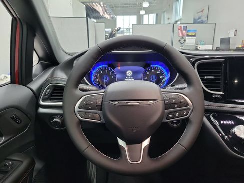 New 2027 Chrysler Pacifica Select AWD/4WD image 21