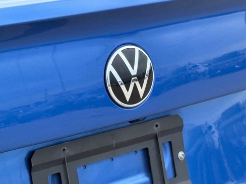 Used 2024 Volkswagen Jetta SE image 9