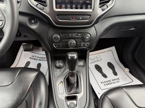 Used 2022 Jeep Cherokee Trailhawk w/ Sound & Nav Group image 11