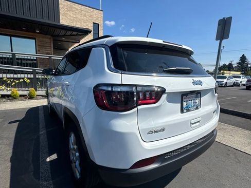 Used 2022 Jeep Compass Latitude AWD/4WD image 4