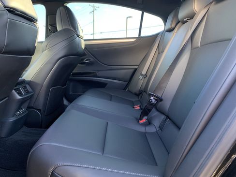 Used 2025 Lexus ES 350 F Sport w/ Accessory Package (Z2) image 32