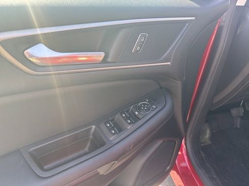 Used 2022 Ford Edge SEL w/ Convenience Package image 9