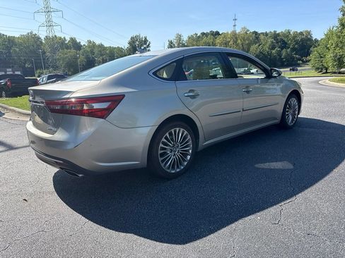 Used 2018 Toyota Avalon Limited w/ Protection Package FWD image 5