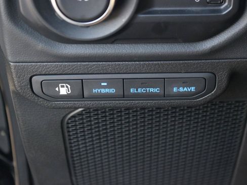 Used 2024 Jeep Wrangler Unlimited Sahara AWD/4WD image 30