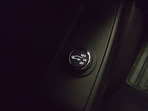 Certified 2023 Chevrolet Traverse LT image 31