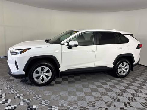 Used 2025 Toyota RAV4 LE AWD/4WD image 5