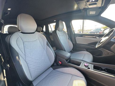 New 2026 Volkswagen Tiguan SE R-Line FWD image 9