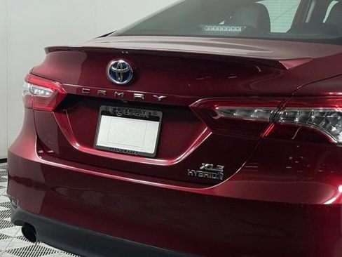 Used 2020 Toyota Camry XLE w/ Sunroof Package FWD image 15