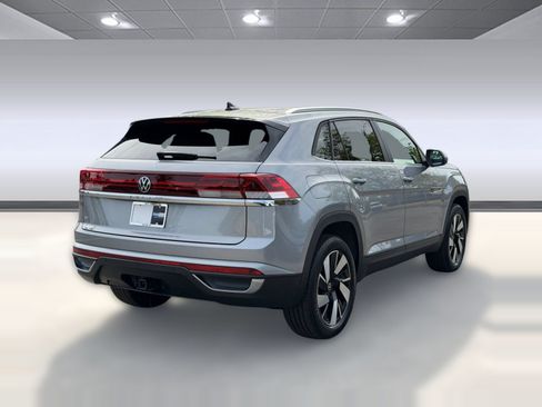 Used 2025 Volkswagen Atlas Cross Sport SE FWD image 9