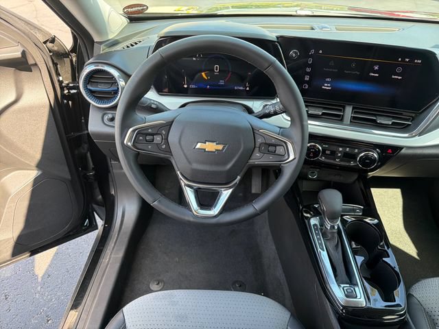 Used 2025 Chevrolet Trax LT w/ LT Convenience Package FWD image 13
