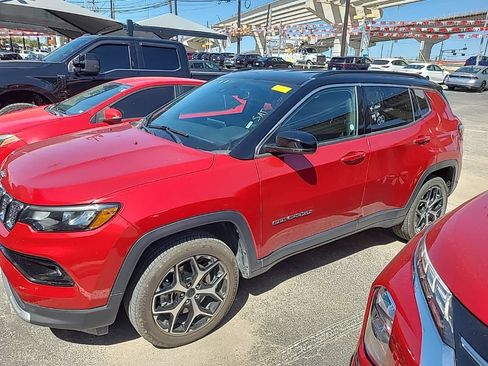 Used 2025 Jeep Compass Limited AWD/4WD image 2