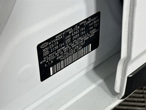 Used 2020 Hyundai Ioniq SE image 12