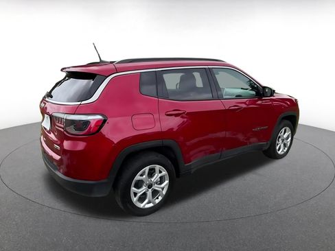 Used 2025 Jeep Compass Latitude AWD/4WD image 15