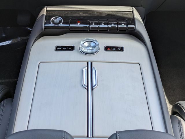 New 2027 Lincoln Navigator Premiere RWD image 19
