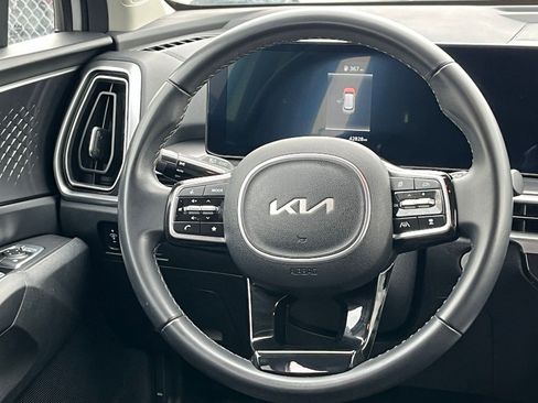Used 2024 Kia Sorento S image 29