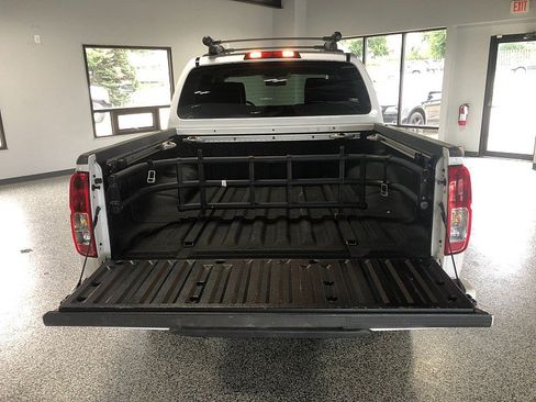 Used 2010 Nissan Frontier PRO-4X w/ Pro-4x Value Truck Pkg AWD/4WD image 19