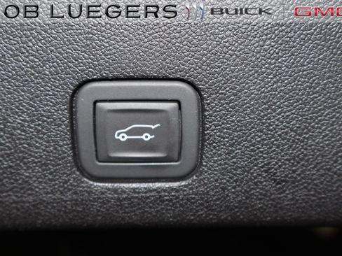 Certified 2025 Cadillac XT6 Premium Luxury FWD image 23