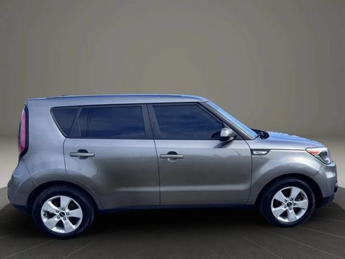 Used 2018 Kia Soul w/ Convenience Package FWD image 3