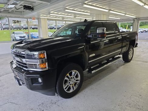 Used 2019 Chevrolet Silverado 2500 High Country w/ Duramax Plus Package AWD/4WD image 2