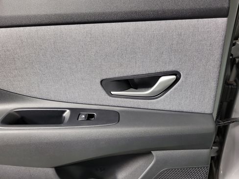 New 2025 Hyundai Elantra Limited image 30