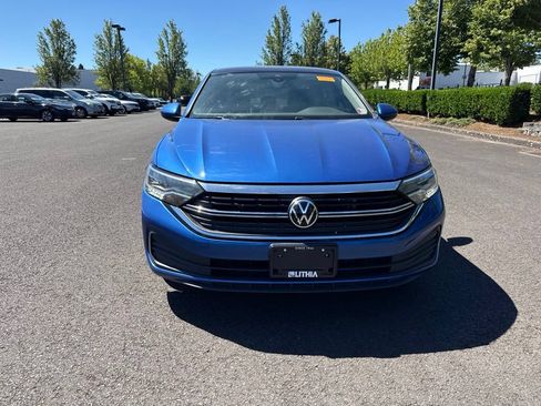 Used 2024 Volkswagen Jetta SE FWD image 2