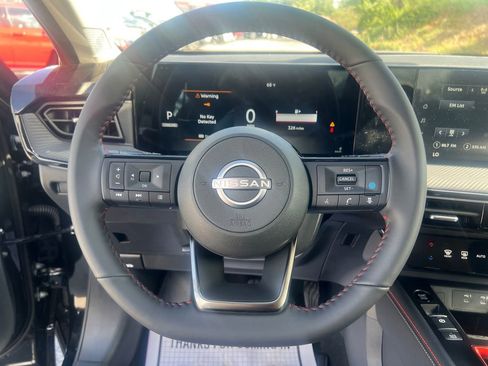 Used 2025 Nissan Kicks SR AWD/4WD image 16