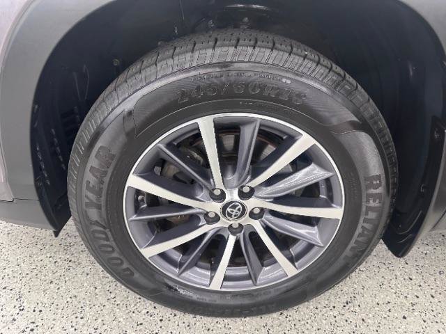 Used 2017 Toyota Highlander XLE AWD/4WD image 33