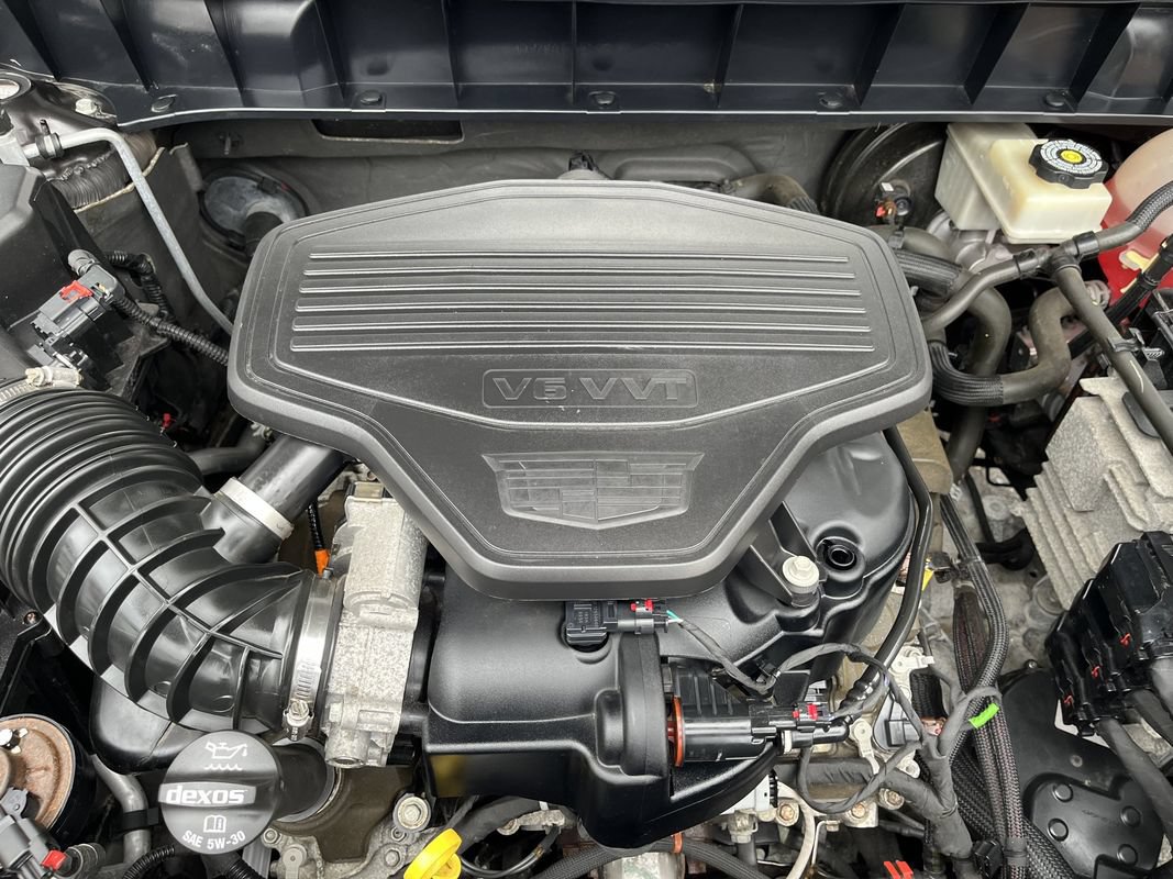 Used 2018 Cadillac XT5 Luxury w/ Driver Awareness Package AWD/4WD image 29