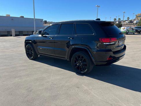 Used 2021 Jeep Grand Cherokee Laredo X image 3