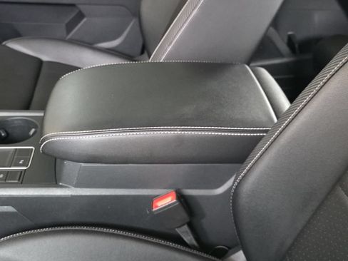 Used 2021 Volkswagen Atlas Cross Sport SE w/ Panoramic Sunroof Package FWD image 9