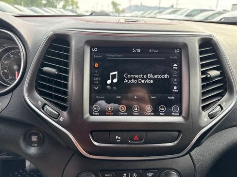 Used 2019 Jeep Cherokee Trailhawk w/ Cold Weather Group AWD/4WD image 18