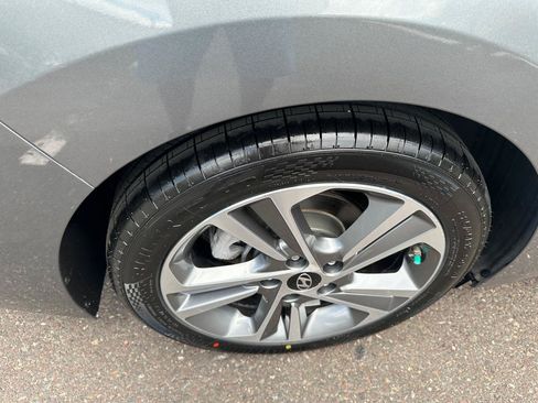 Used 2017 Hyundai Elantra Limited FWD image 32