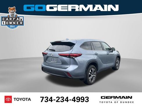 Used 2023 Toyota Highlander XLE AWD/4WD image 7
