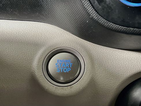 Used 2025 Hyundai Venue SEL FWD image 23