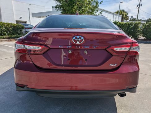 Used 2019 Toyota Camry XLE FWD image 5