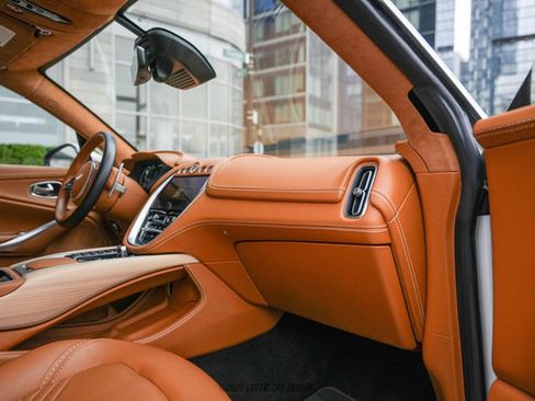Used 2021 Aston Martin DBX image 52