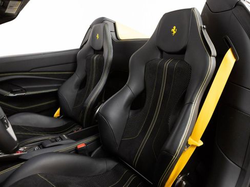 Certified 2021 Ferrari F8 Tributo RWD image 3
