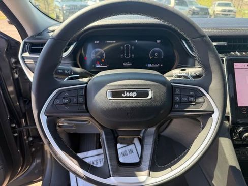 Certified 2023 Jeep Grand Cherokee L Limited AWD/4WD image 14