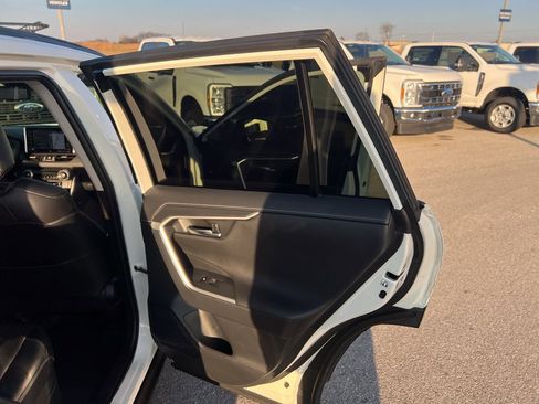 Used 2020 Toyota RAV4 Limited image 14