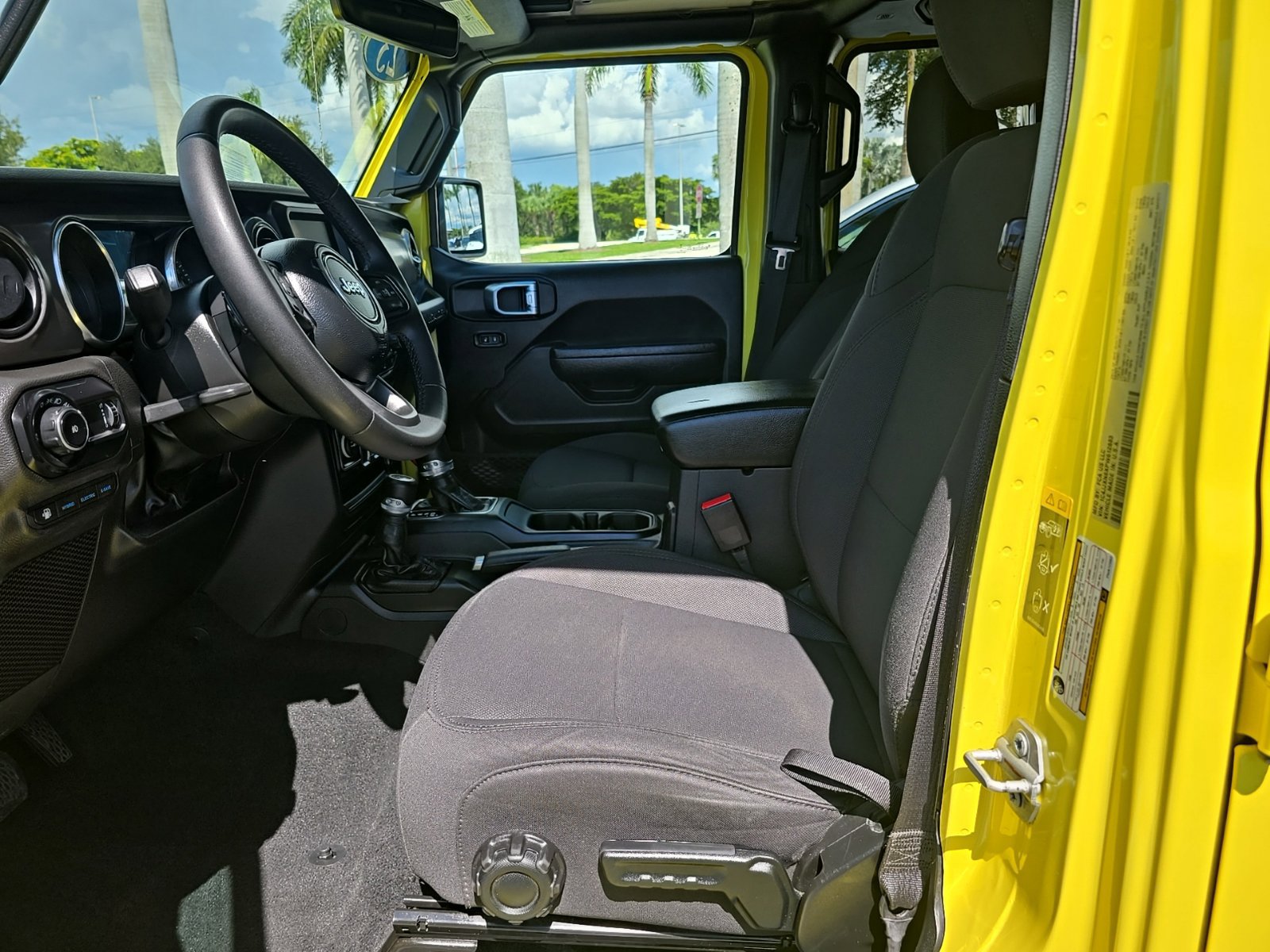 Used 2023 Jeep Wrangler Unlimited w/ Sun & Screen Package AWD/4WD image 6