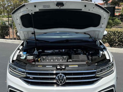 Used 2023 Volkswagen Tiguan SE w/ Panoramic Sunroof Package image 23