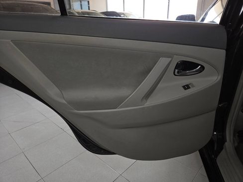 Used 2010 Toyota Camry LE FWD image 19