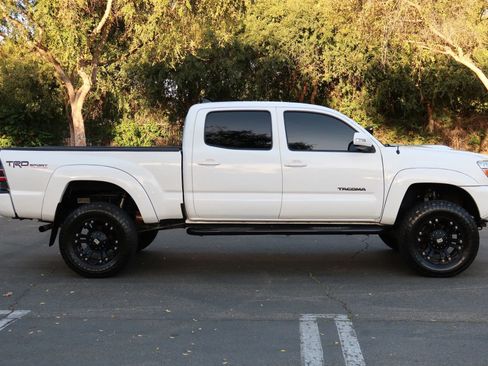 Used 2014 Toyota Tacoma Pickup 4D 6 ft image 8