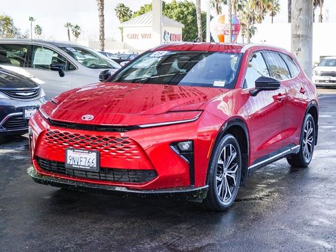 Used 2025 Toyota Crown Signia XLE image 4